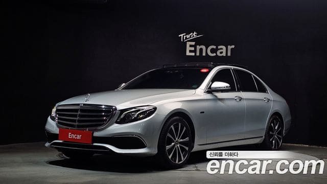 Mercedes-Benz E-Class — фото 1