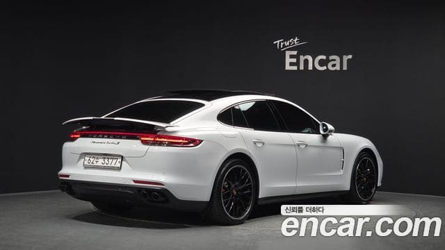 Porsche Panamera — фото 1