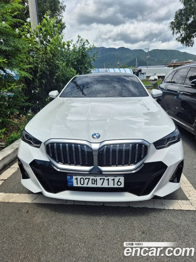BMW 5 Series — фото 1