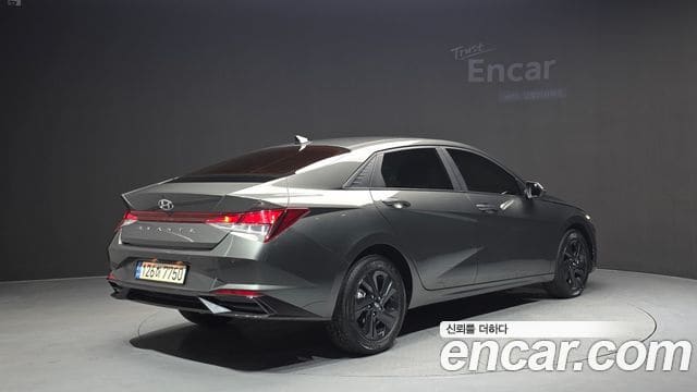 Hyundai Avante — фото 1