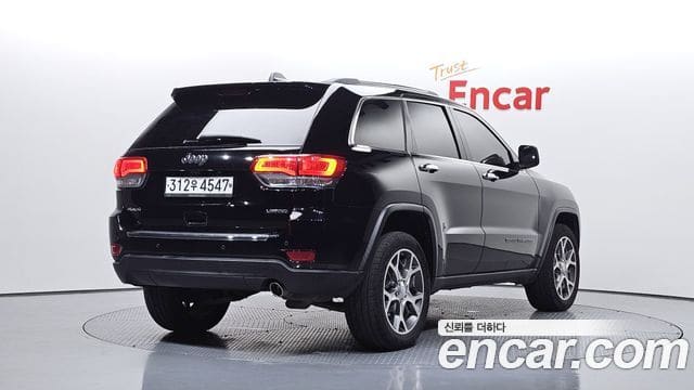 Jeep Grand Cherokee — фото 1
