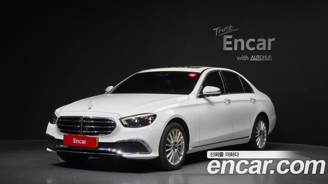Mercedes-Benz E-Class — фото 1