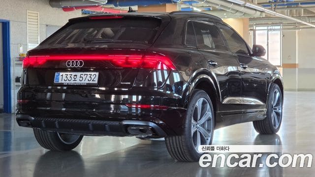 Audi Q7 — фото 1