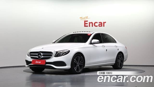 Mercedes-Benz E-Class — фото 1