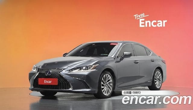 Lexus ES300h — фото 1