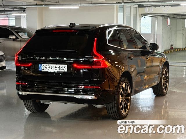 Volvo XC60 — фото 1