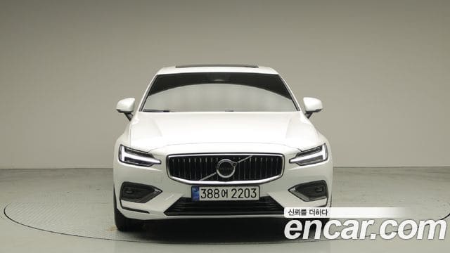 Volvo S60 — фото 1