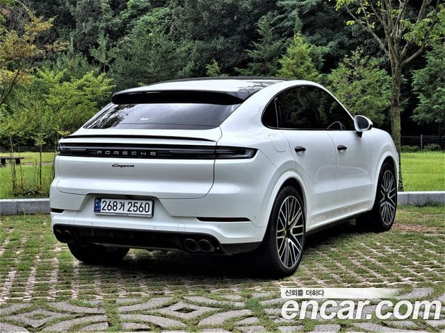 Porsche Cayenne — фото 1