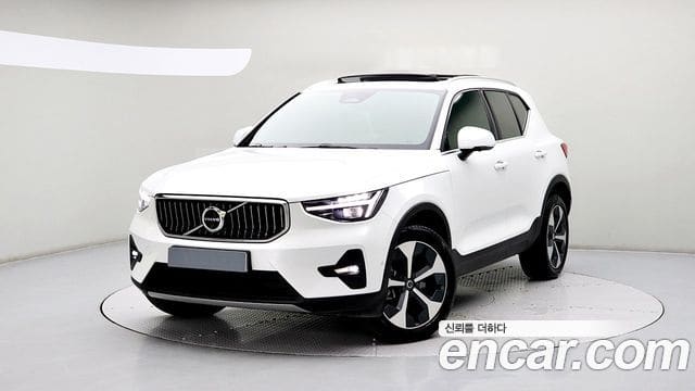 Volvo XC40 — фото 1