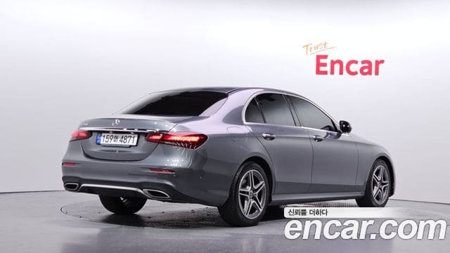 Mercedes-Benz E-Class — фото 1