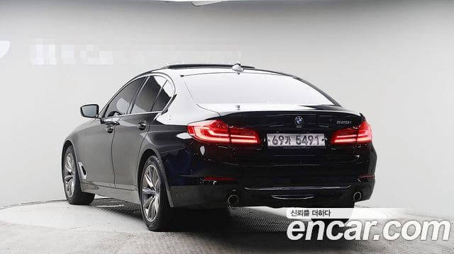 BMW 5 Series — фото 1
