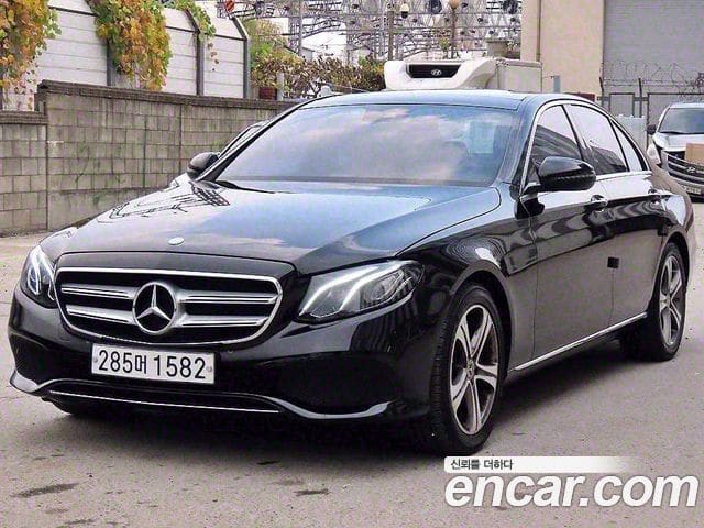 Mercedes-Benz E-Class — фото 1