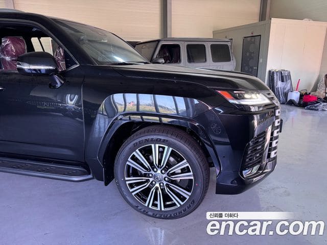 Lexus LX — фото 1