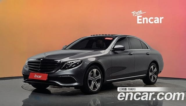 Mercedes-Benz E-Class — фото 1