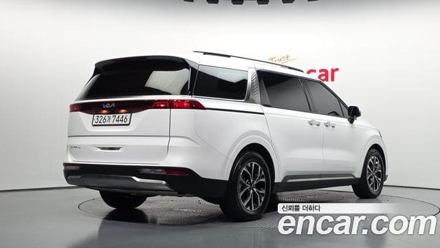Kia Carnival — фото 1
