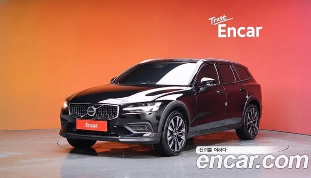 Volvo V60 Cross Country — фото 1