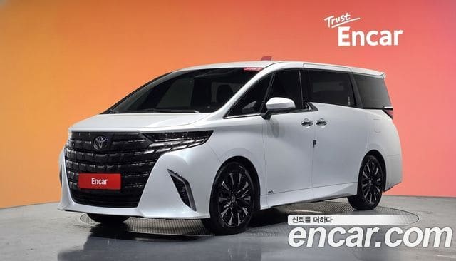 Toyota Alphard — фото 1