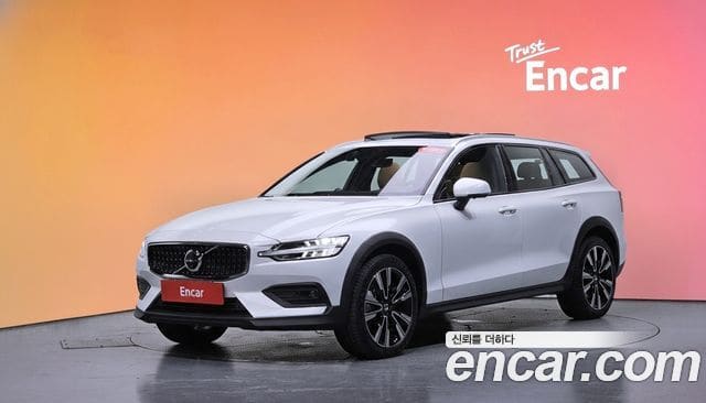 Volvo V60 Cross Country — фото 1