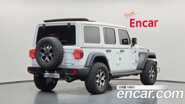 Jeep Wrangler — фото 1