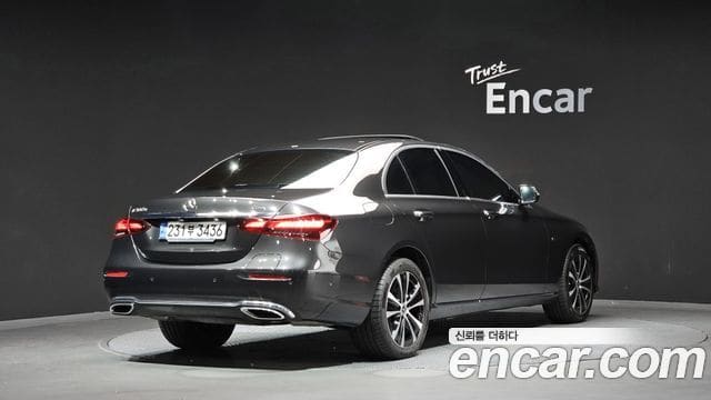 Mercedes-Benz E-Class — фото 1