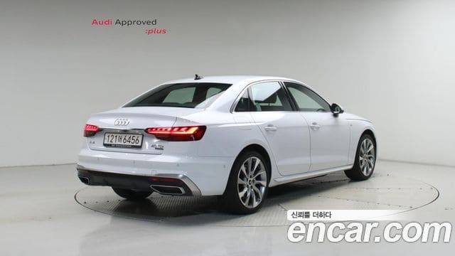 Audi A4 — фото 1