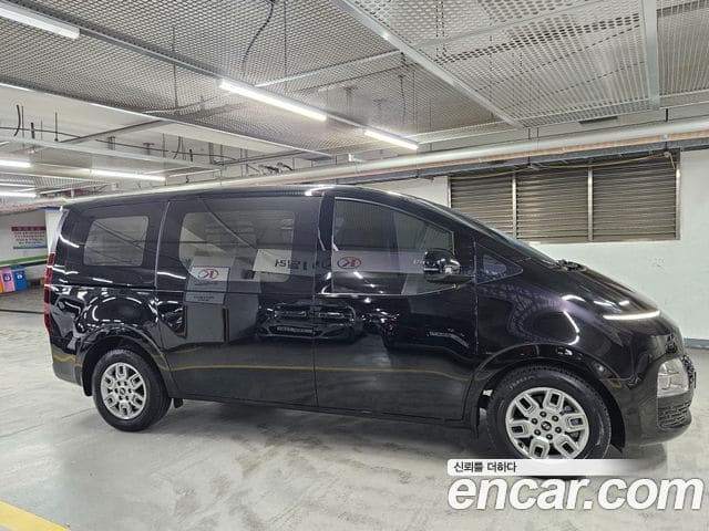 Hyundai Staria — фото 1