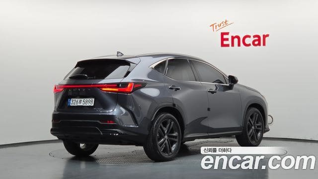 Lexus NX350h — фото 1
