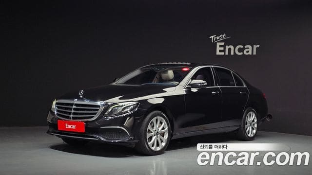 Mercedes-Benz E-Class — фото 1