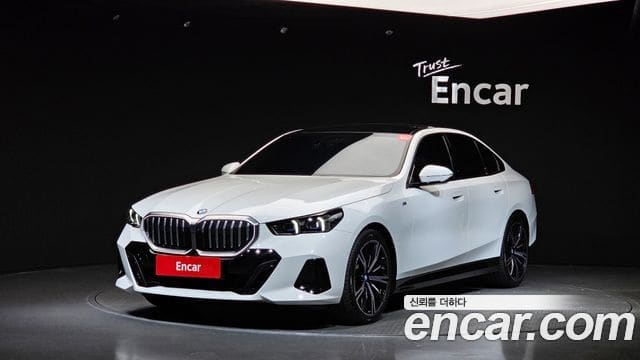 BMW 5 Series — фото 1