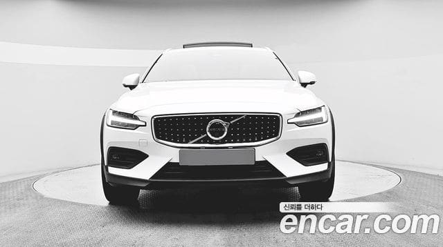 Volvo V60 Cross Country — фото 1
