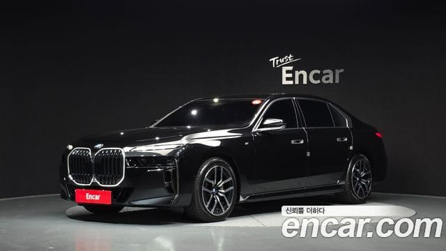BMW 7 Series — фото 1