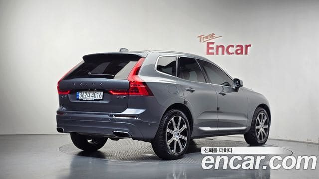 Volvo XC60 — фото 1