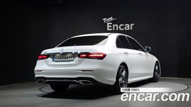 Mercedes-Benz E-Class — фото 1
