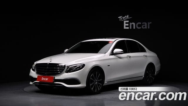 Mercedes-Benz E-Class — фото 1