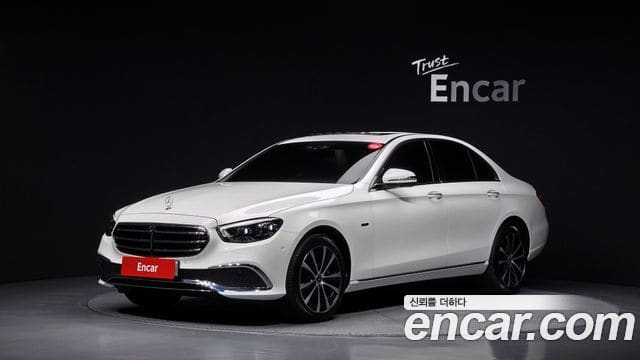 Mercedes-Benz E-Class — фото 1