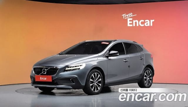 Volvo V40 Cross Country — фото 1