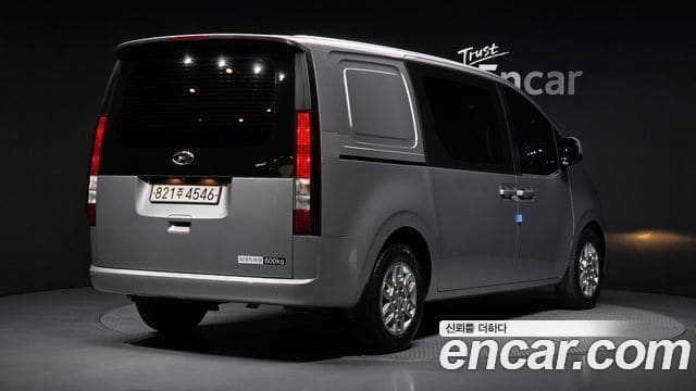 Hyundai Staria — фото 1