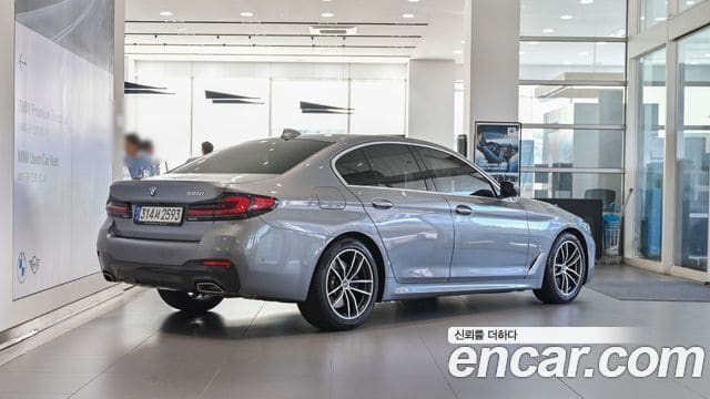 BMW 5 Series — фото 1