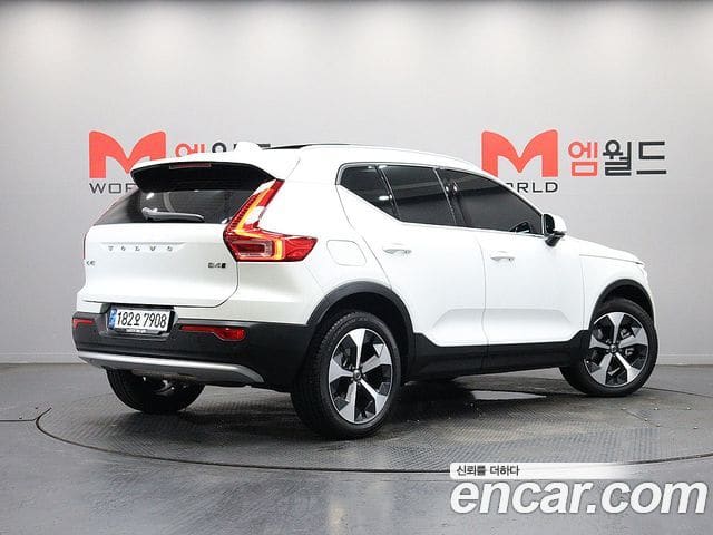 Volvo XC40 — фото 1