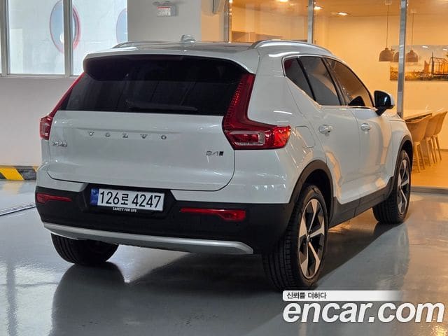 Volvo XC40 — фото 1