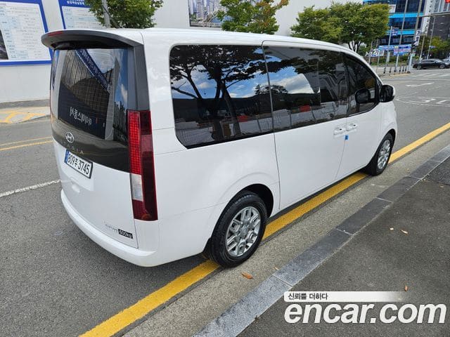 Hyundai Staria — фото 1