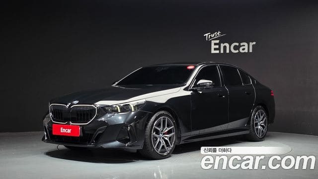 BMW 5 Series — фото 1