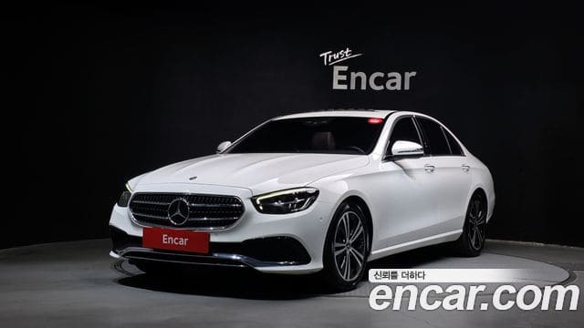 Mercedes-Benz E-Class — фото 1