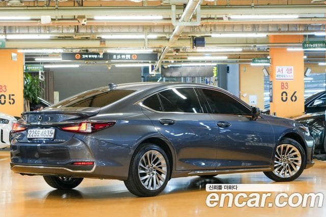 Lexus ES300h — фото 1