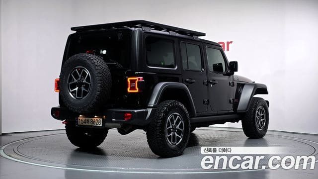 Jeep Wrangler — фото 1