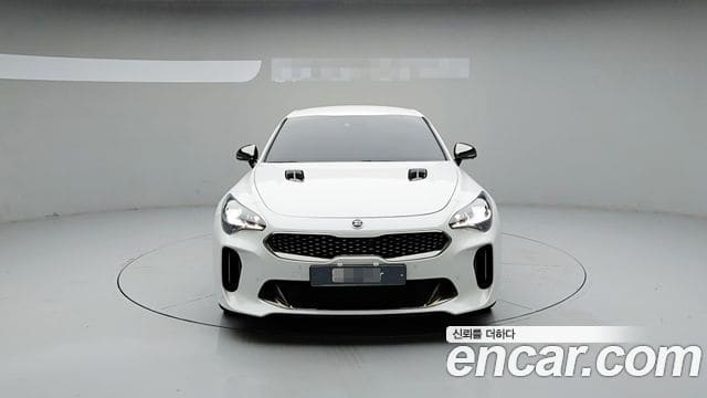 Kia Stinger — фото 1