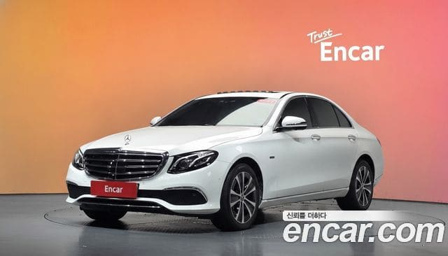 Mercedes-Benz E-Class — фото 1