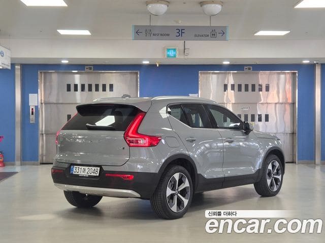 Volvo XC40 — фото 1