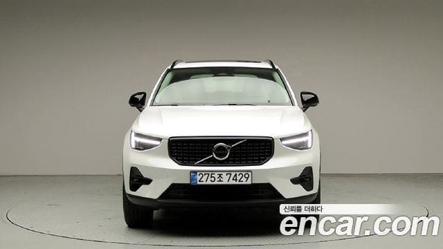 Volvo XC40 — фото 1