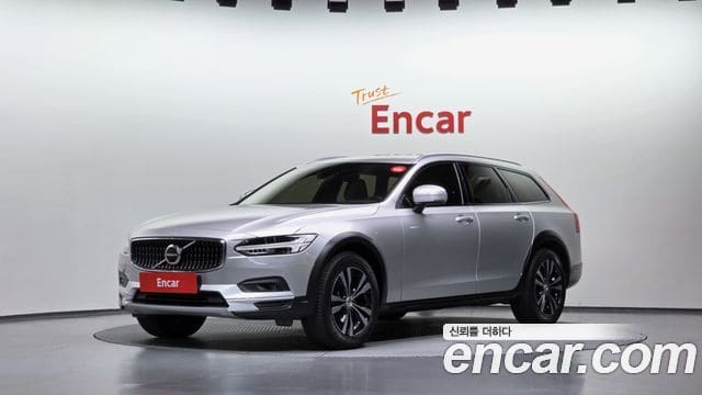 Volvo V90 Cross Country — фото 1
